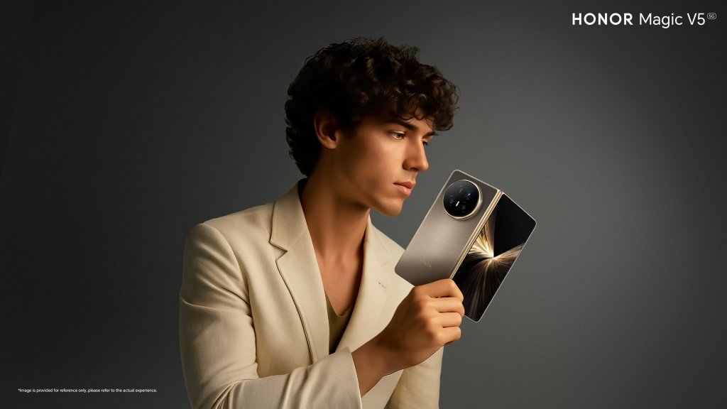 علامة HONOR تُقدم تجربة ذكاء اصطناعي متطورة للهواتف القابلة للطي عبر هاتف HONOR Magic V5