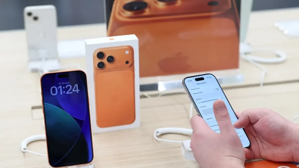 آيفون 18 الأساسي قد يأتي بذاكرة 12 جيجابايت مثل آيفون 17 برو