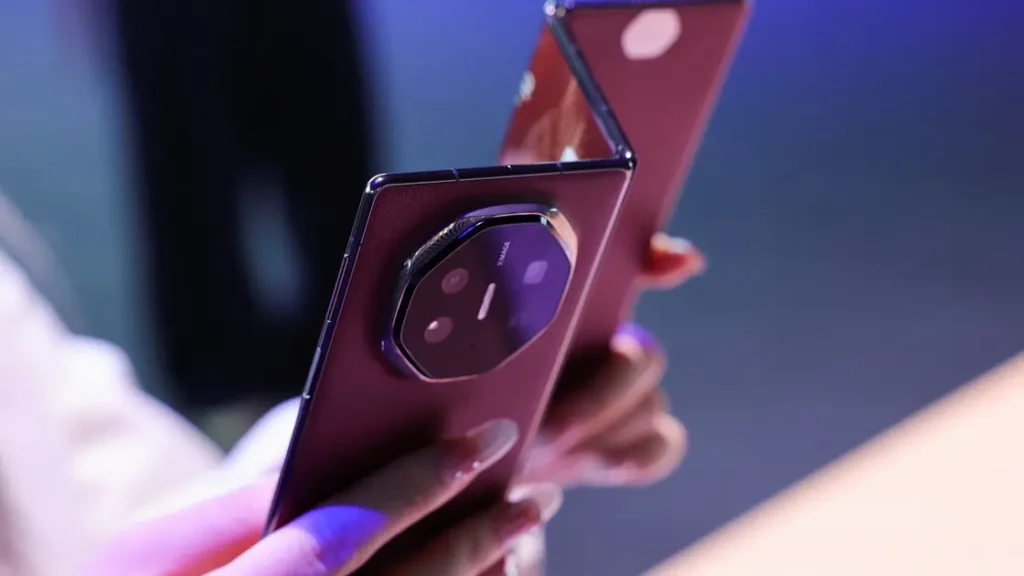 “هواوي” تحضر لهاتف قابل للطي لمنافسة آيفون فولد المرتقب من “أبل”