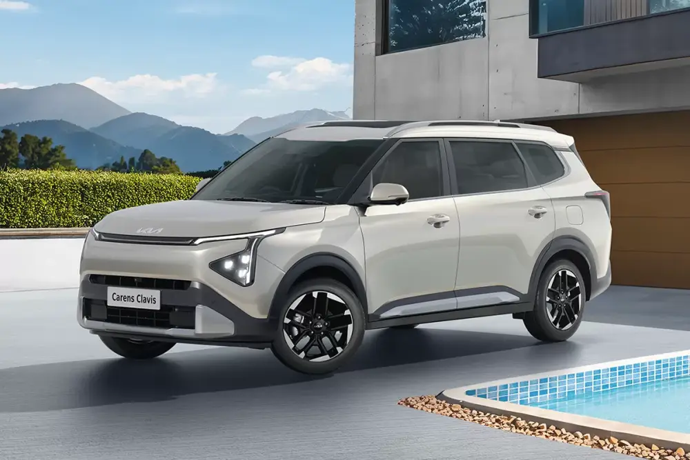 سعر كيا كارينز بالسعودية لعشاق الفخامة مع الدفء الأُسري موديل 2026