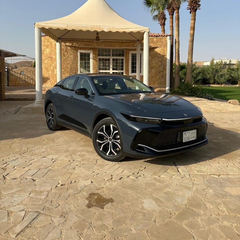 تعرف على سعر ومواصفات تويوتا كراون السيدان 2026 في السعودية