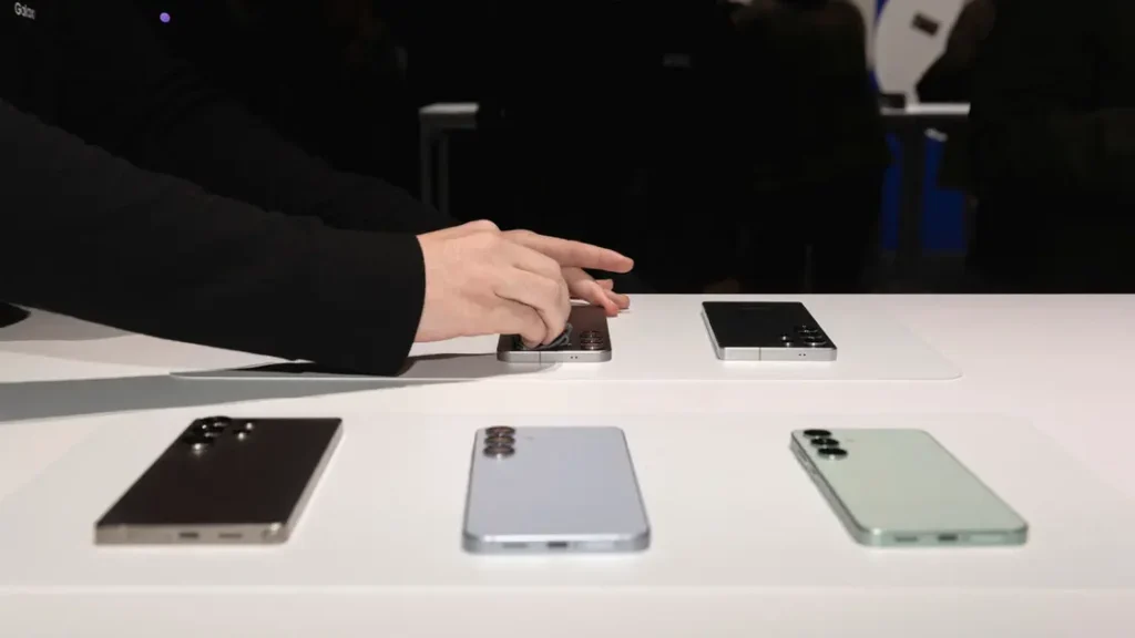 “سامسونج” ستؤجل على الأرجح طرح سلسلة “Galaxy S26” إلى مارس القادم