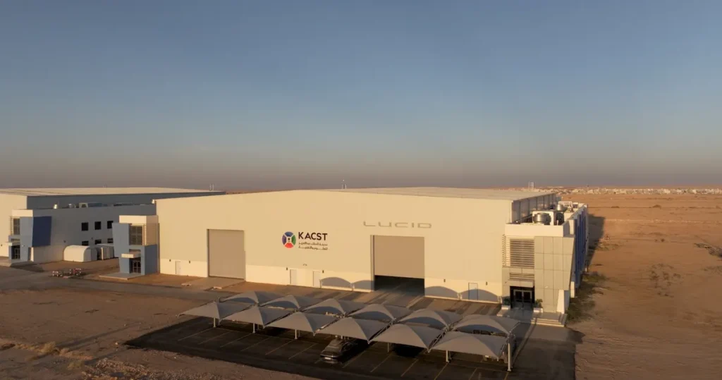 “كاكست” و “لوسد” تُدشّنان أول مركز ابتكار للسيارات الكهربائية في المملكة
