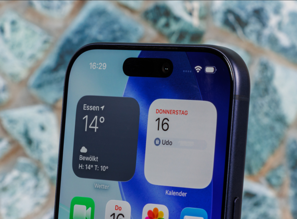شائعات: هواتف iPhone 18 Pro قد تحصل على كاميرات سيلفي جديدة ومحسّنة