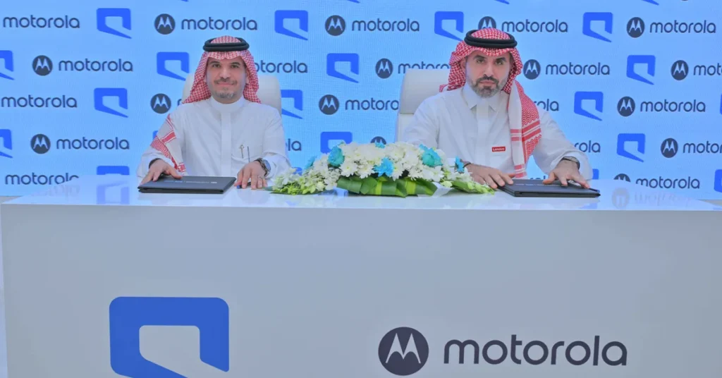 «موبايلي» و«موتورولا» تطلقان Razr Fold بإصدار كأس العالم FIFA 26 حصريًا في المملكة