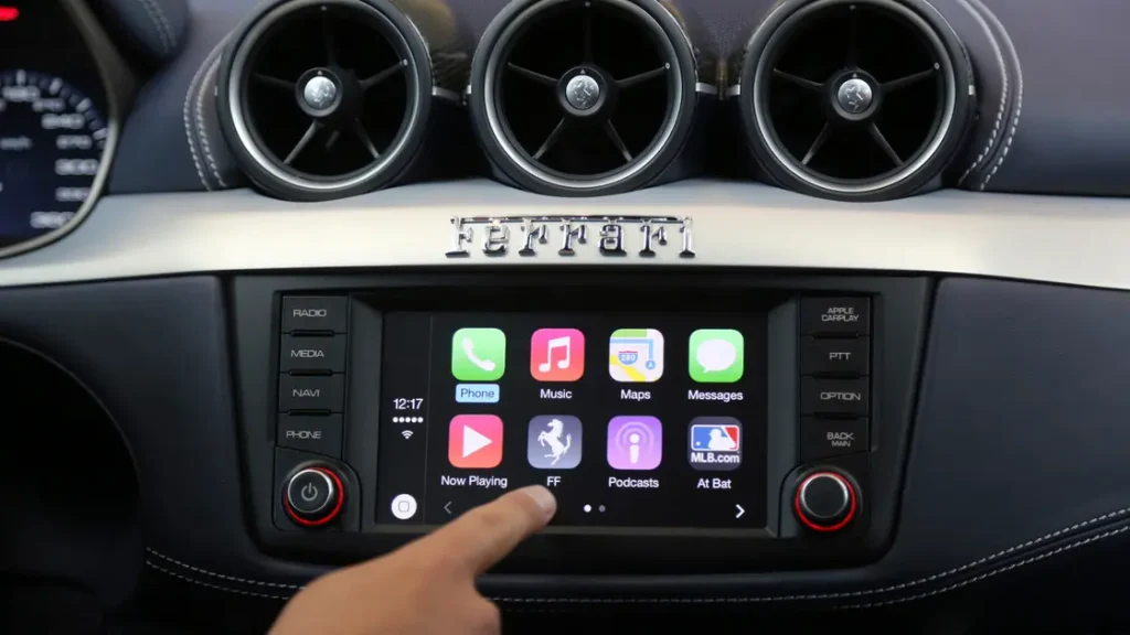 أيهما أفضل طريقة اتصال CarPlay اللاسلكي بالسيارة.. بلوتوث أم واي فاي؟