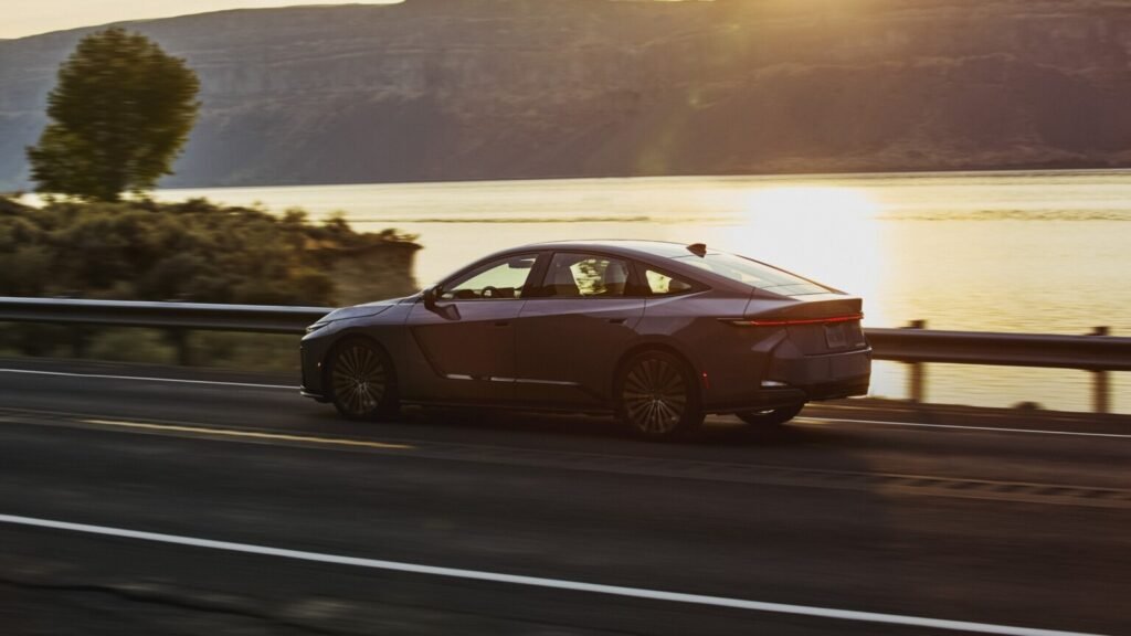 أسعار لكزس ES 350h موديل 2027 في السعودية