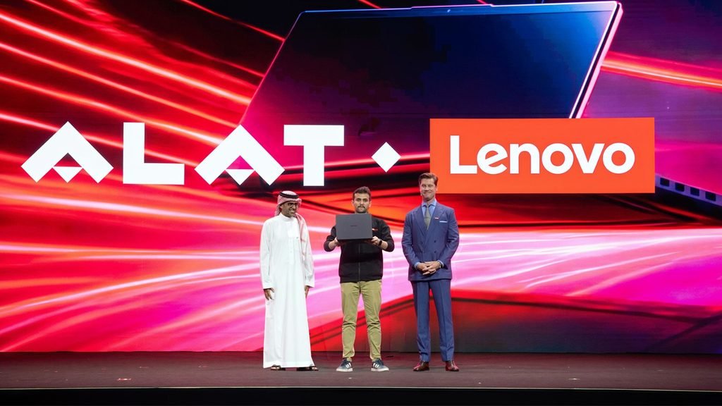 لينوفو تكشف عن أول حاسوب محمول لها تم تصنيعه في المملكة دعمًا لرؤية المملكة في مجال التصنيع المتقدم