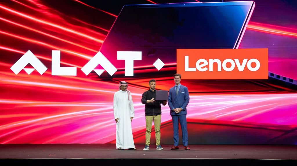 لينوفو تكشف عن أول حاسوب محمول لها تم تصنيعه في المملكة دعمًا لرؤية المملكة في مجال التصنيع المتقدم