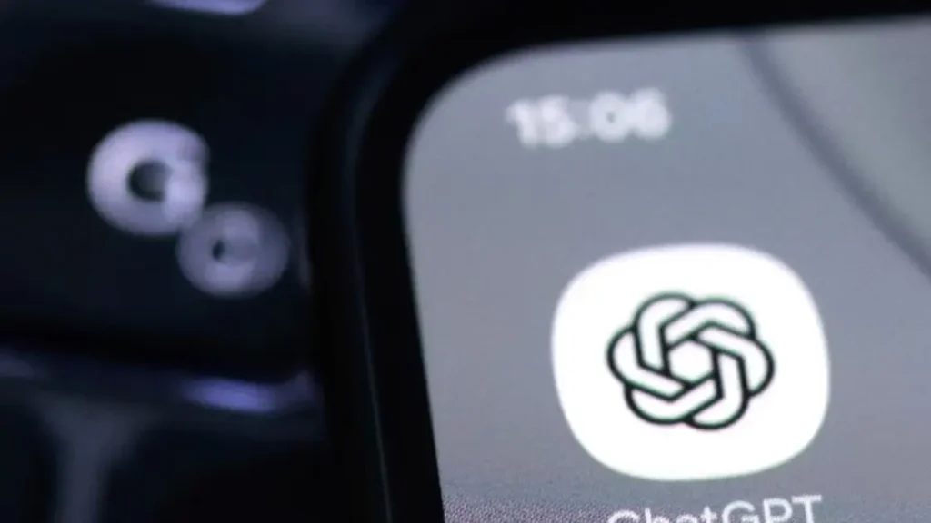 بعيدًا عن العيون المتطفلة.. طريقة قفل وإخفاء المحادثات الحساسة في ChatGPT